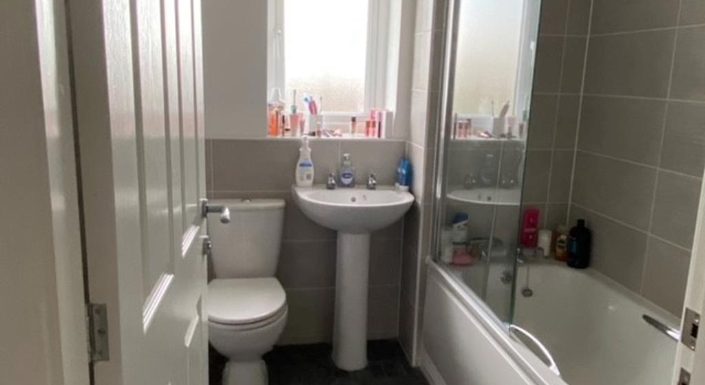 Image showing the bathroom at Bluebell Court, Thirsk.