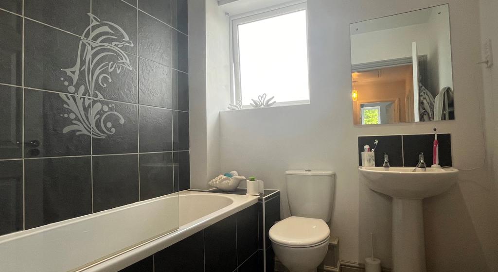 Image of the bathroom at 1 Howell Mews, South Kirby.