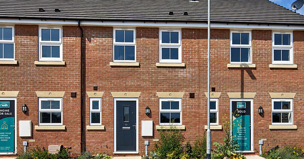 Image of the front of the properties at Old Millers Rise, Leven.