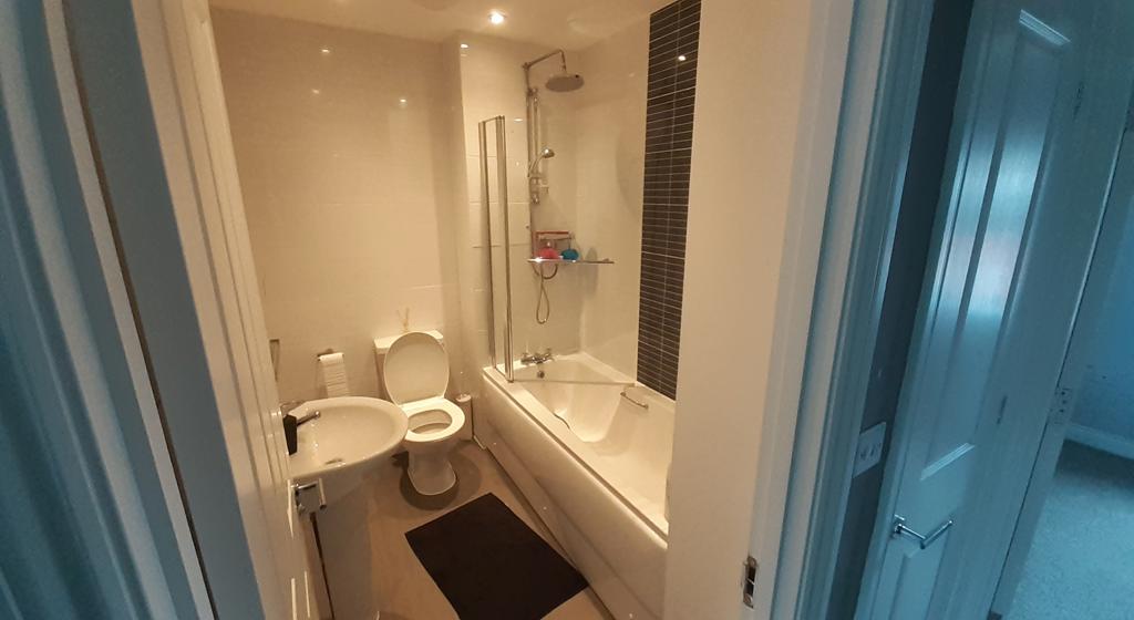 Image showing the bathroom at 8 Field Gate Close, Wakefield.