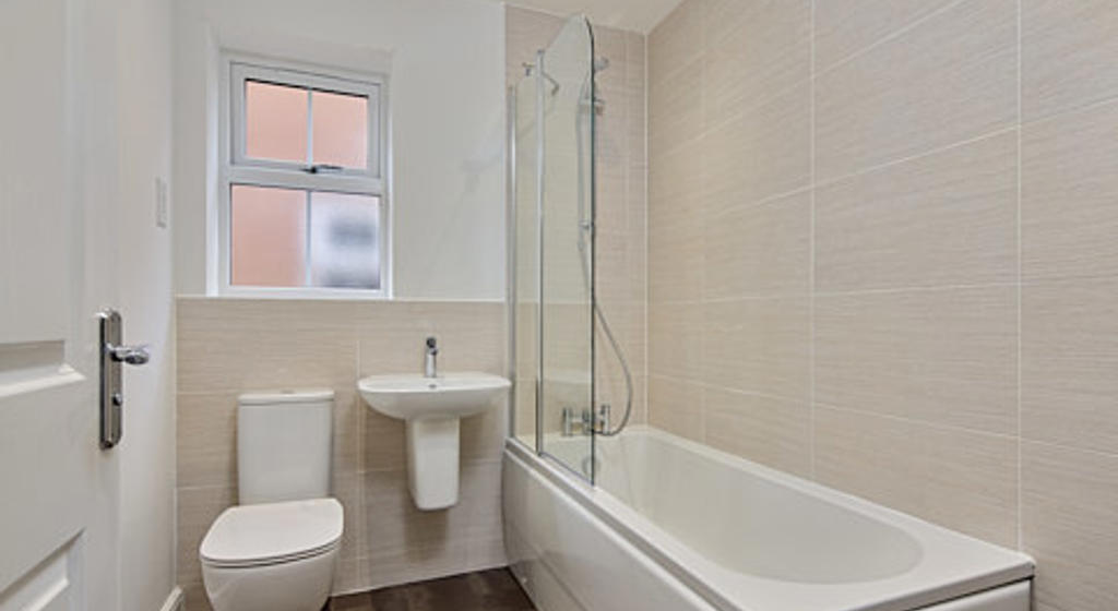 Image showing the bathroom at 23 Woffinden Rise, Beverley.