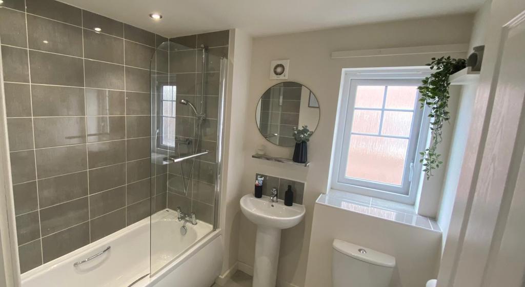 Image showing the bathroom at Milton Road, Wakefield.