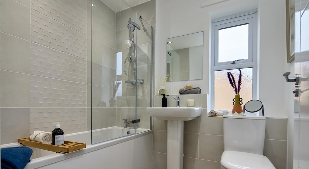 Image showing the bathroom at Queens Park View, Castleford.